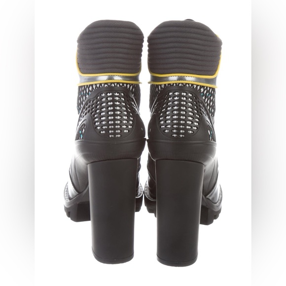 Prestine Louis Vuitton Digital Gate Leather Ankle Boots - Picture 4 of 7